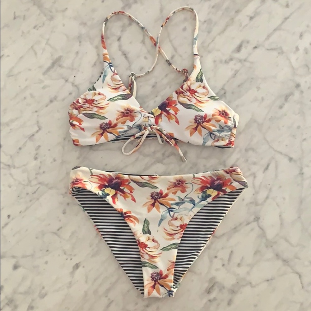 NWOT Cupshe Floral/Striped Reversible Bikini SizeS